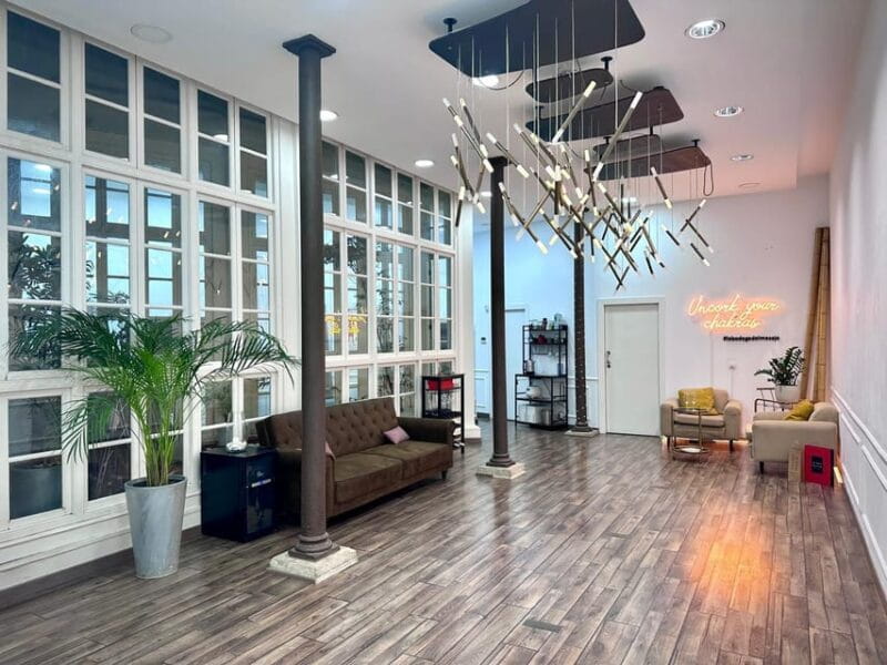 C/Echegaray 5 Málaga center: Malagueño Massage: Massage + Wine Tasting - What Does the Experience Entail?