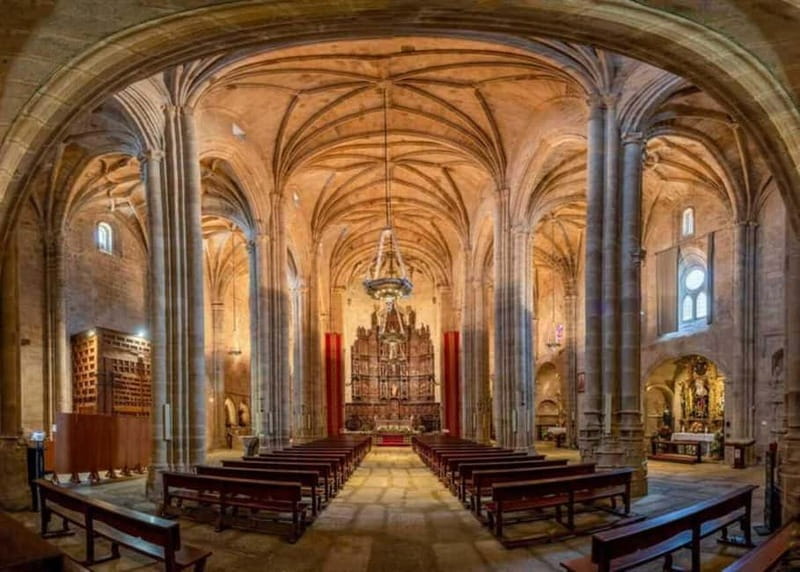 Cáceres: Cáceres Co-cathedral Night Visit - Exploring Cáceres’ Nighttime Charm: Santa María de Cáceres Co-Cathedral
