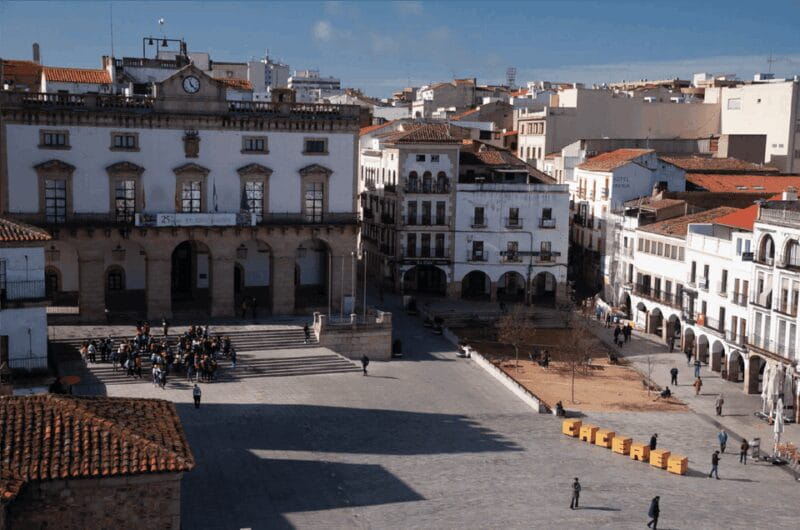 Cáceres: City Highlights Walking Tour with Local Guide - Religious and Cultural Landmarks