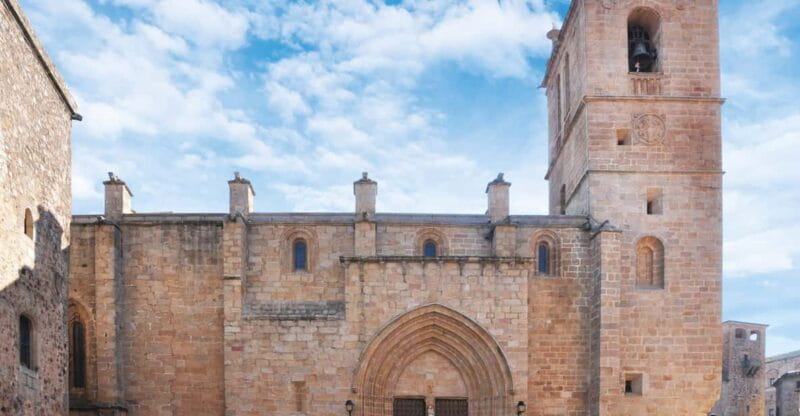 Cáceres: Concathedral of Santa Maria Ticket with Audio Guide - Exploring the Main Attractions Inside the Cathedral