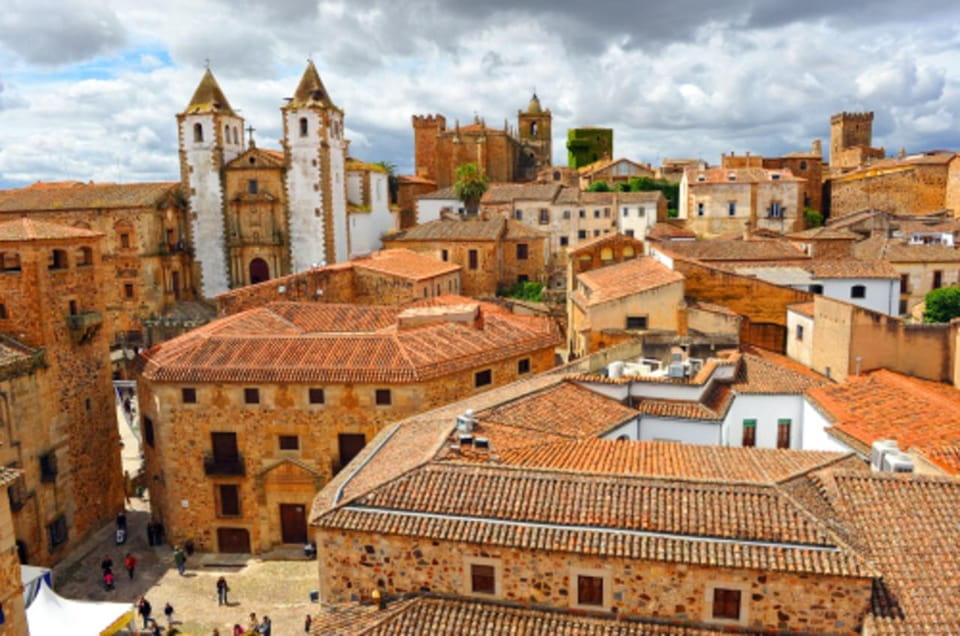 Cáceres: Guided Tour + Entrance to Monuments + Tasting - Key Points
