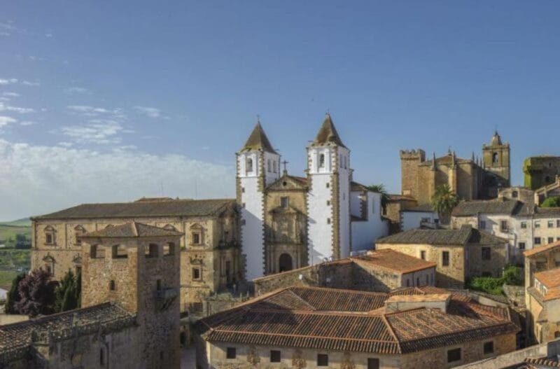 Caceres: Highlights, History and Jewish Quarter Walking Tour - Introduction to the Tour Experience