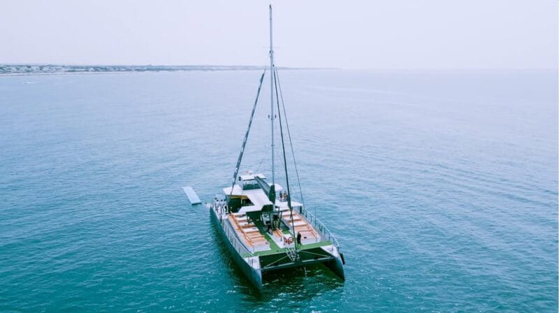 Cadiz capital:Catamarán Experience paseo con baño y almuerzo - Key points/Takeaways