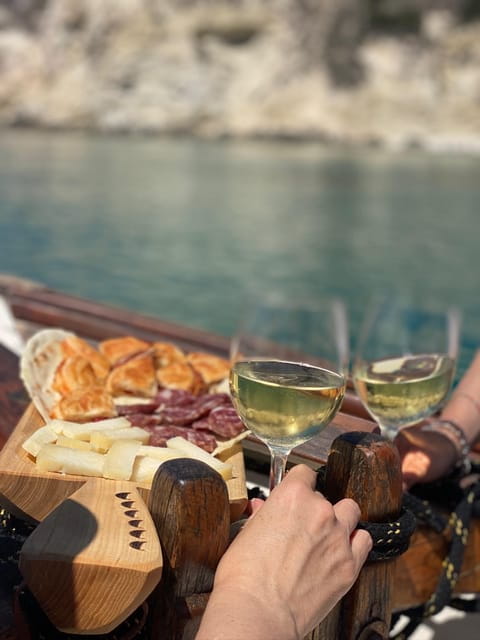 Cagliari: Classic Boat tour along the gulf with tasting. - The Experience Onboard: Comfort and Atmosphere