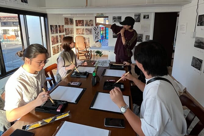 Calligraphy Class for Beginners in a Century-old Japanese House - The Art of Japanese Calligraphy