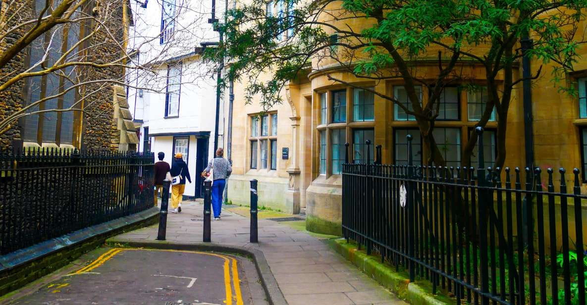 Cambridge: Clue-Guided Discovery Walk - Explore Historic Market Square