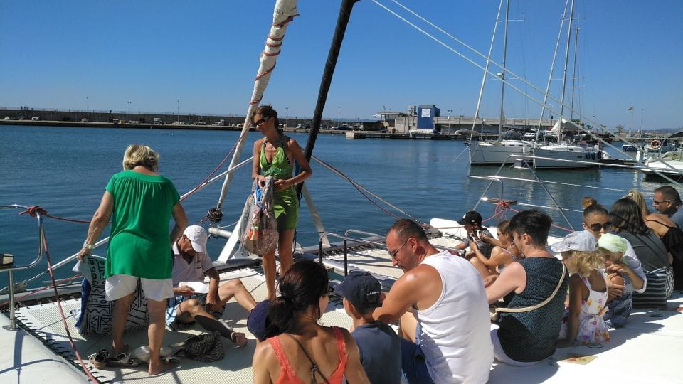 Cambrils/Salou: Coastline Catamaran 2h With Drinks, Pickup - Cruise Experience