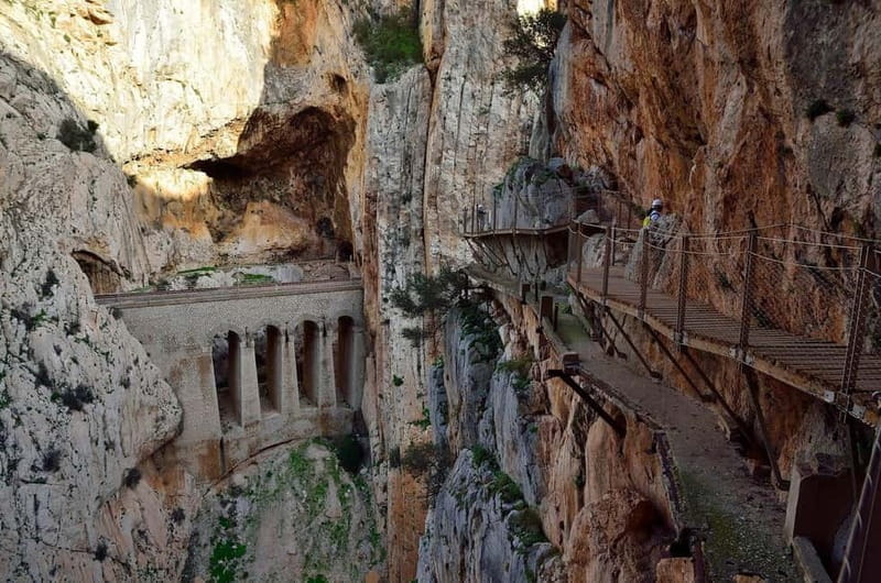 Caminito del Rey: Bus Trip from Malaga Premium Tour with Official Tour Guide - Introduction: A Thrilling Day to Walk Between Heaven and Earth