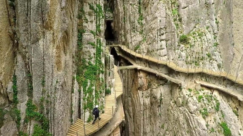 Caminito del Rey: Bus Trip from Malaga Premium Tour with Official Tour Guide - Who This Tour Is Perfect For