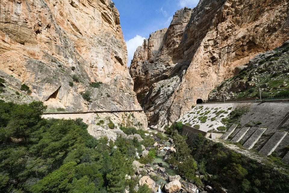 Caminito Del Rey: Guided Tour With 1 Drink and Shuttle Bus - Inclusions and Amenities