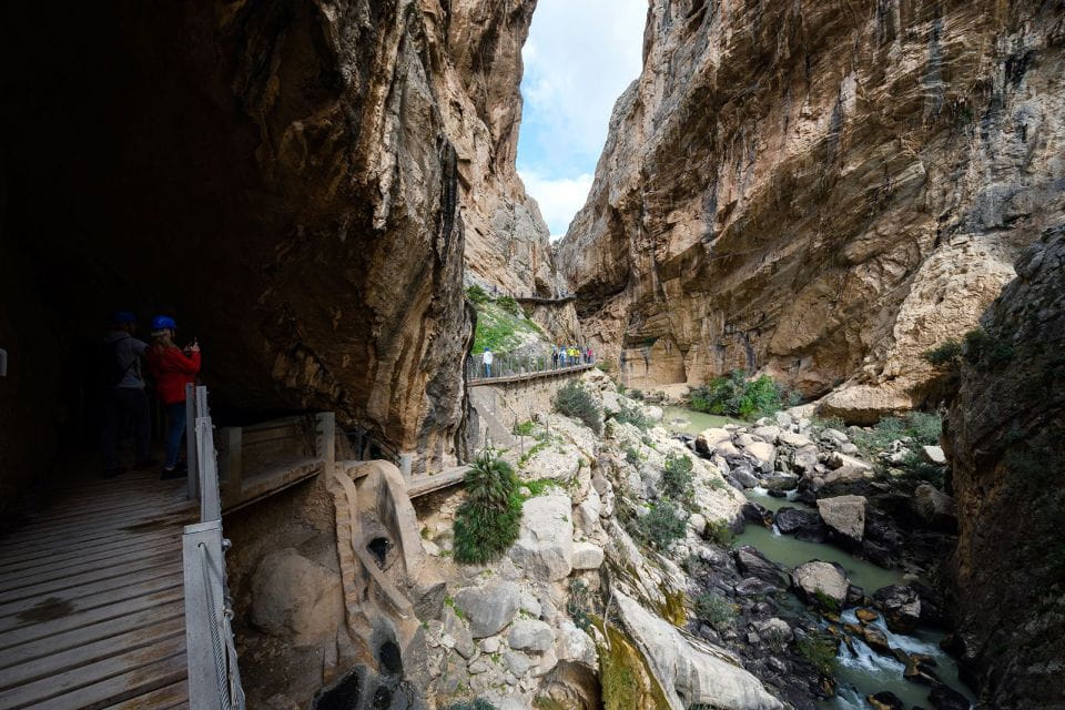 Caminito Del Rey: Guided Tour With 1 Drink and Shuttle Bus - What to Bring