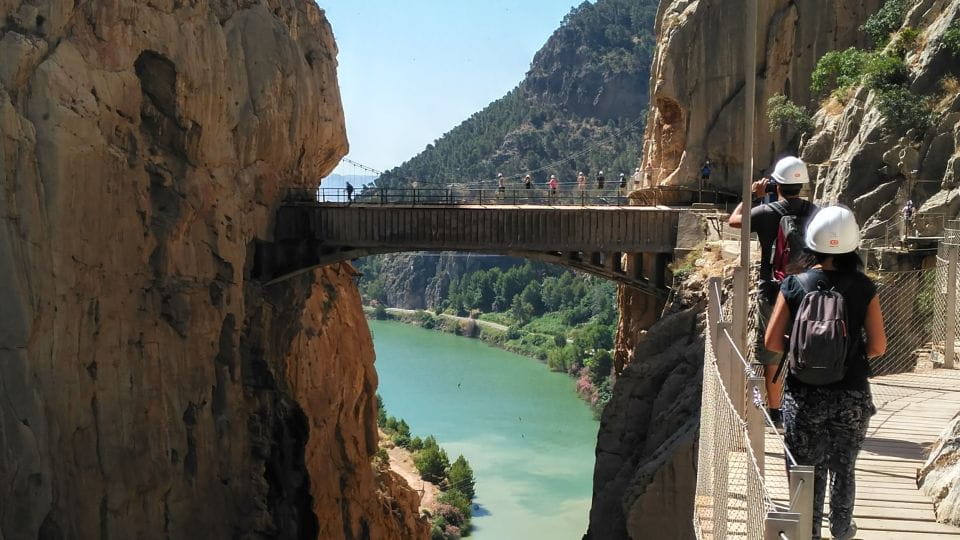 Caminito Del Rey: Trekking Tour With Hiking Guide - What to Bring