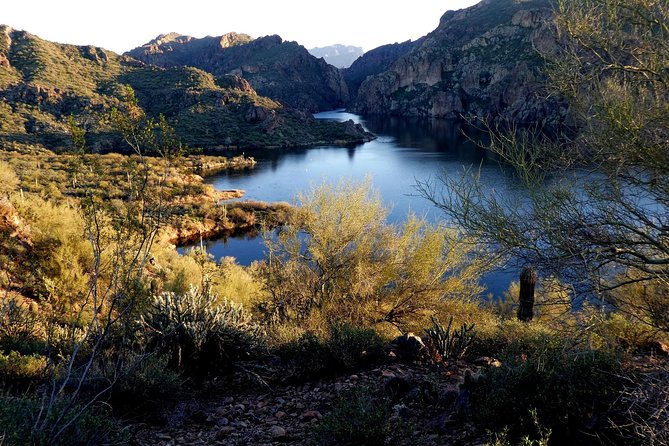 Canyon & Cliffside Kayaking on Saguaro Lake - Kayaking Tutorial Provided