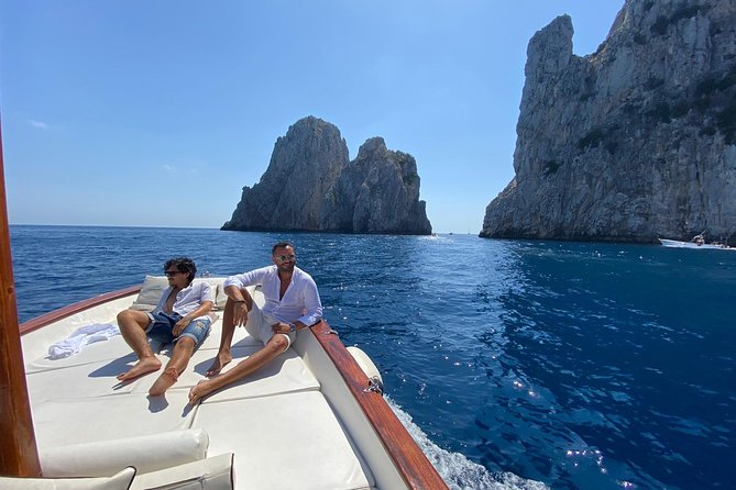 Capri Boat Tour: Living the Sweet Life - Drinks and Happy Hour on Board
