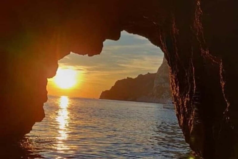 Capri Private Boat Tour from Capri (3 hours) + Blue Grotto - Key points / Takeaways