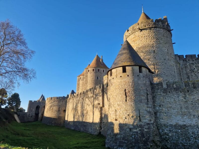 Carcassonne: Viollet-le-Duc's medieval city - Starting Point: The Iconic Dame Carcas Statue