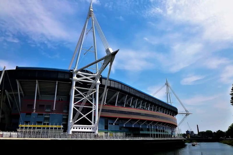 Cardiff: Private Guided Highlights Tour - Cardiff Market: A Food and Craft Paradise