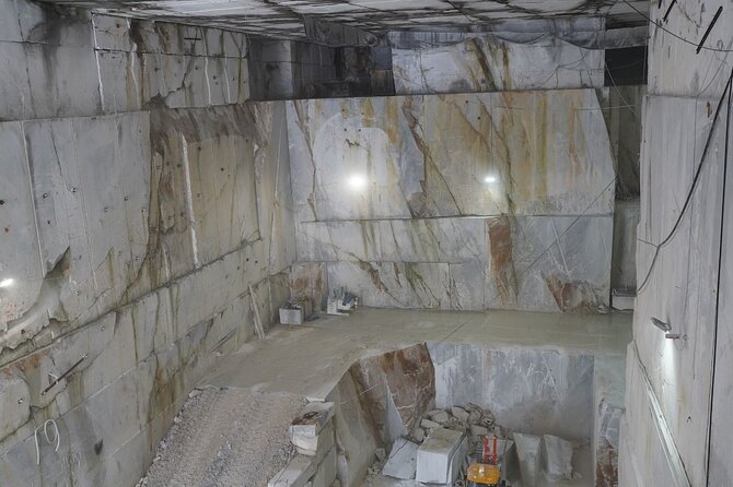 Carrara: Exclusive Marble Cave Tour Adventure in a 4x4 - Highlights of the Adventure