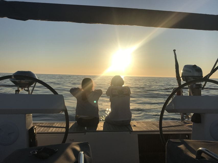 Cascais: 2-Hour Sunset Cruise - Professional Crew and Services