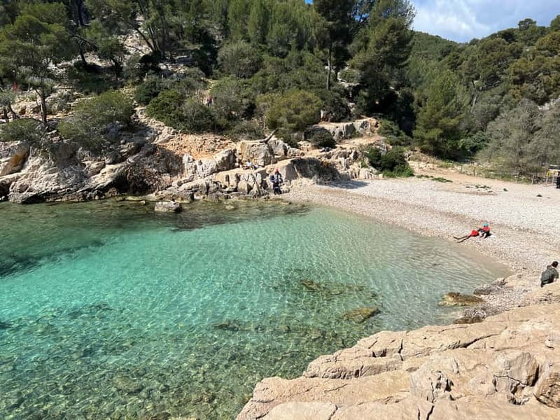 Cassis : Hiking Tour 2 Calanques with swimming - Exploring the Calanques of Cassis: A Guided Hiking and Swimming Adventure