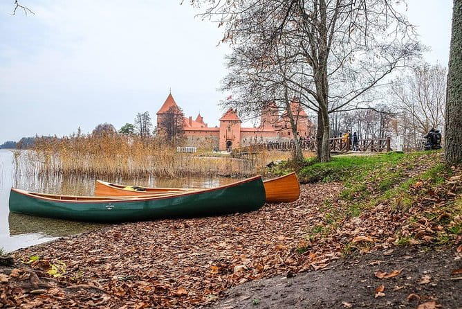 CASTLE ISLAND - Premium guided canoe tour at Trakai Historical Park - Exploring the Scenic Highlights of Trakai Castle by Canoe