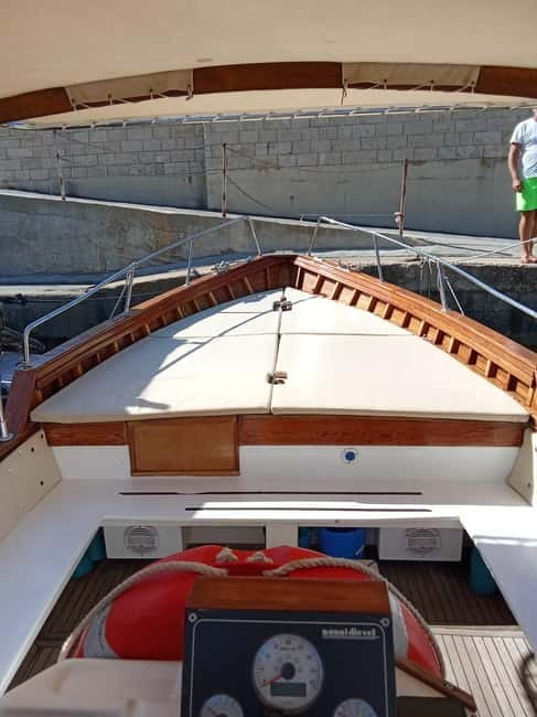 CASTRO-MALEPASSO: 3H CAVES BOAT TOUR WITH APERITIVE - An Authentic Coastline Adventure: Exploring Salento’s Caves by Boat