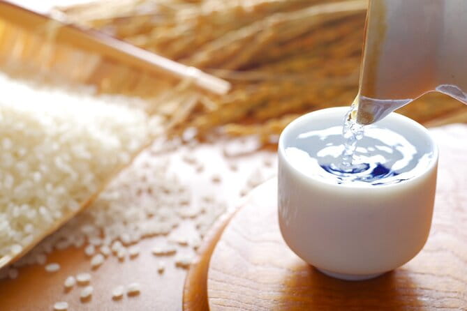 Casual Japanese SAKE Tasting and Snack Experience in Kabukicho - Key Points