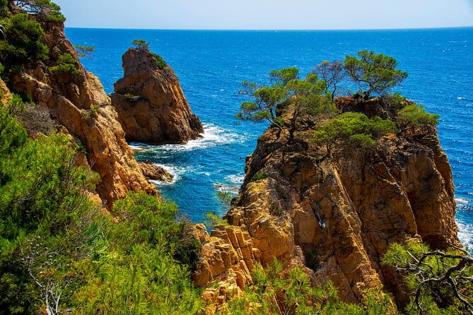 Catalonia Private Tour with Medieval Towns and Montserrat with Transport - Montserrat: A Sacred Mountain and Spiritual Finale