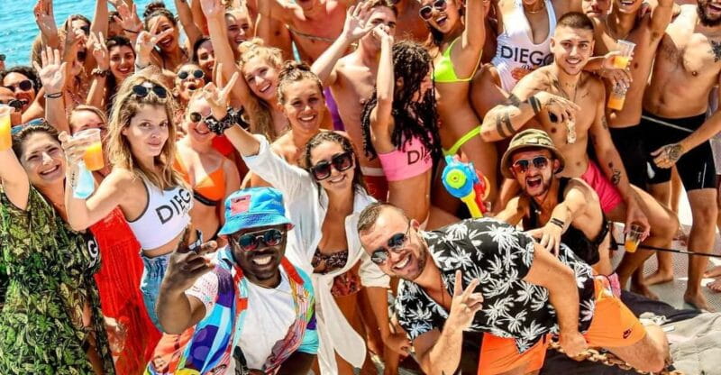 Catamaran Lucile | Famous Boat cata party - FAQs