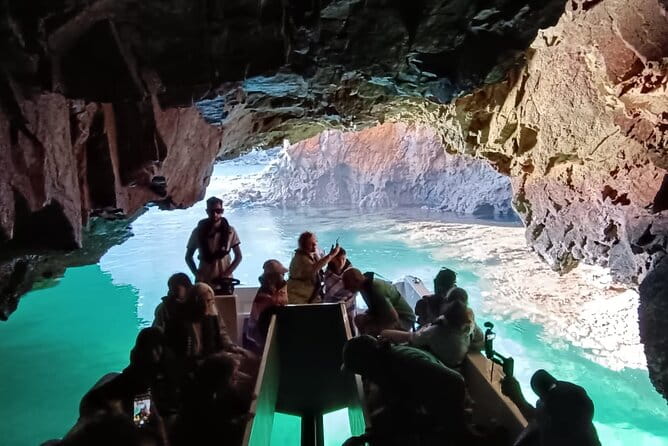 Catamaran trip to Berlengas Island + visit to the caves - A Deep Dive into the Experience: What You Can Expect