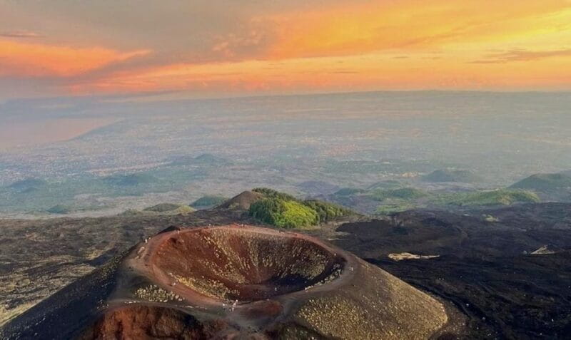 Catania: Etna Sunset Tour with Pickup and Drop-off - The Allure of Mount Etna: A volcanic landscape like no other