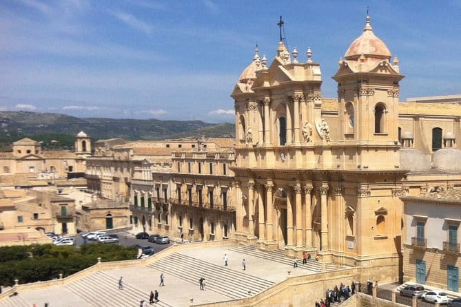 Catania TREASURES OF THE EAST 4 Days Private Minitour with Guide Driver - Mount Etna: Active Volcano and Unique Landscapes