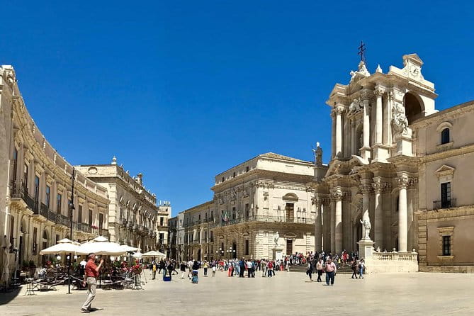 Catania TREASURES OF THE EAST 4 Days Private Minitour with Guide Driver - The Final Day: Volcano Craters and a Sicilian Village