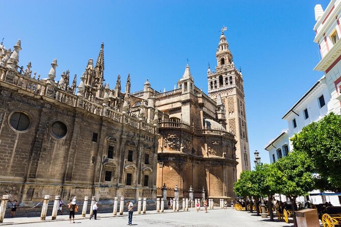 Cathedral and Royal Alcázar in Spanish - Key Points