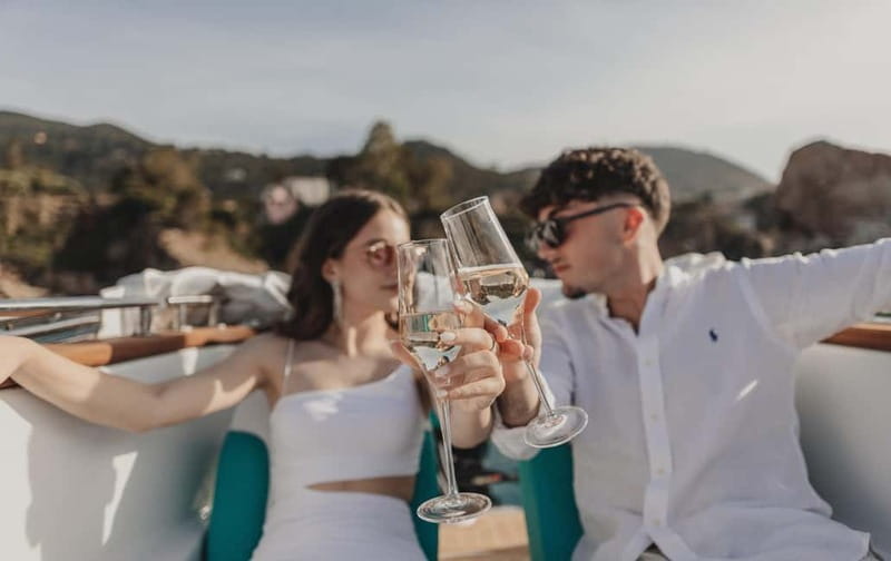 Cefalù in 500 Boat: tour esclusivo con aperitivo a bordo - FAQs