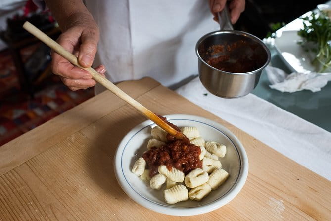Cesarine: Market Tour & Cooking Class at Local's Home in Lucca - The Experience in Detail