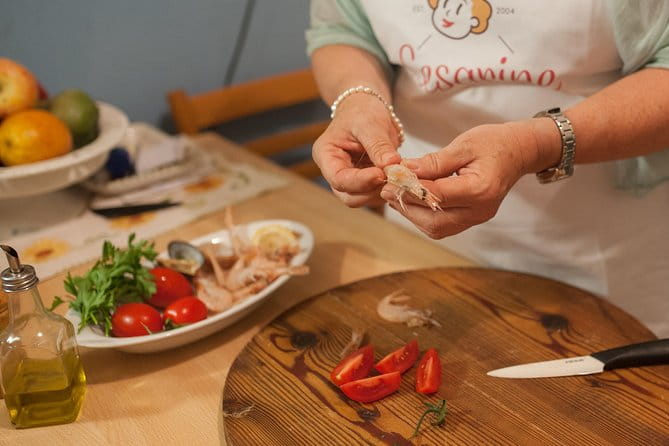 Cesarine: Small Group Market Tour & Cooking Class in Alberobello - Entering Alberobello’s Market and Meeting Maria