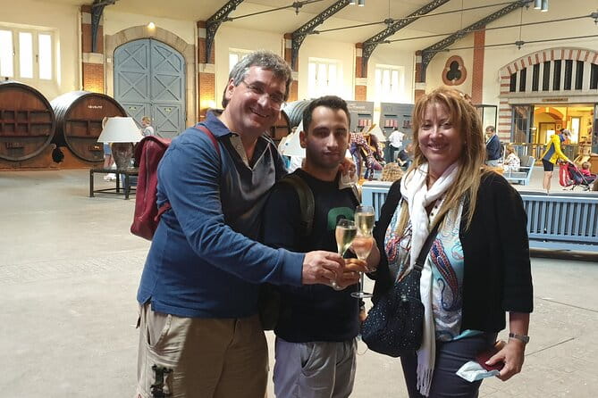 Champagne Day tour with Veuve Clicquot and 2 other big wineries - FAQ