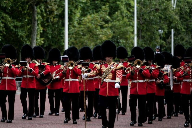 Changing of the Guard and Buckingham Palace Entry Ticket - The Heart of the Experience: Witnessing the Changing of the Guard