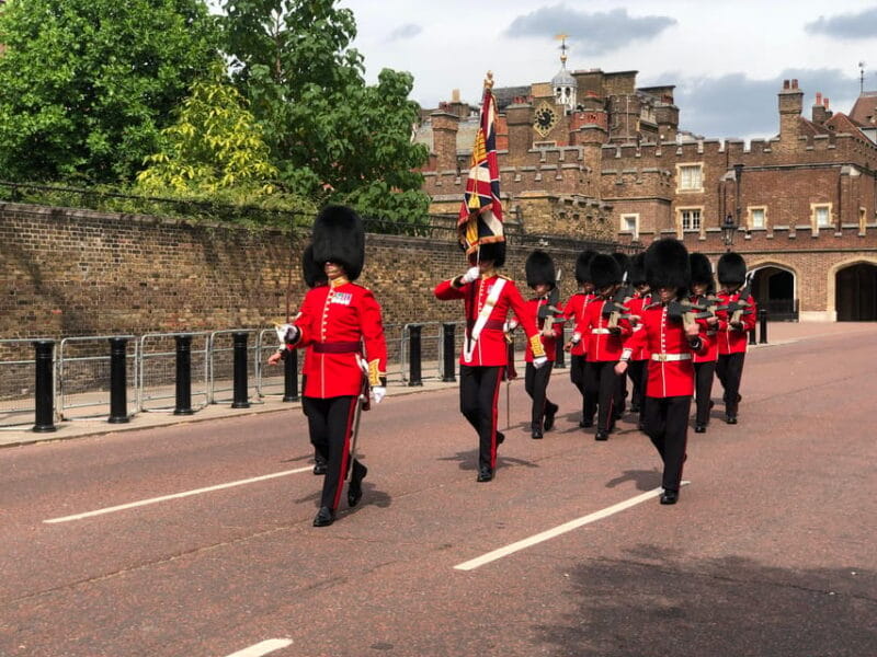 Changing of the Guard and Buckingham Palace Entry Ticket - Who Will Love This Tour?