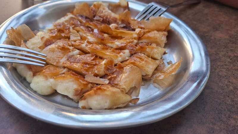Chania Old Town: Vegetarian Food & Sightseeing Walking Tour - A Feast of Vegetarian Delights in Old Town