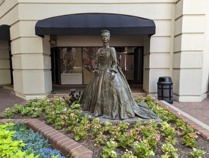 Charlotte: Self-Guided Scavenger Hunt Walking Tour - Group Size and Start