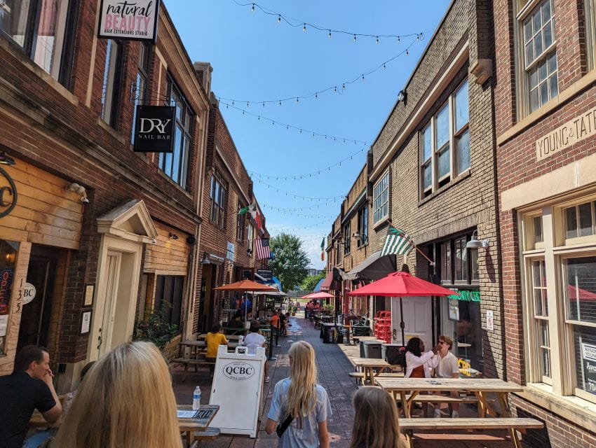 Charlotte: Self-Guided Scavenger Hunt Walking Tour - Tour Duration and Distance