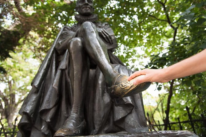 CHARMING PARIS: Half day guided visit and photo reportage - The Marais: A Neighborhood Full of Character