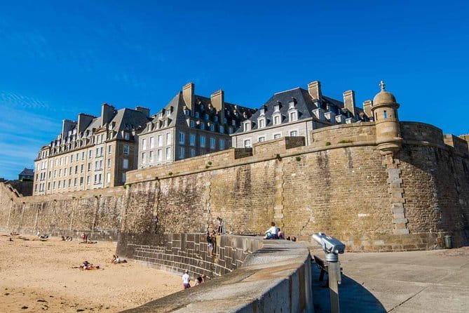 Chauffered driven car for one or several days (Rent minimum of 8 hours with a maximum of 25 kms per hour) - Who Might Not Love This