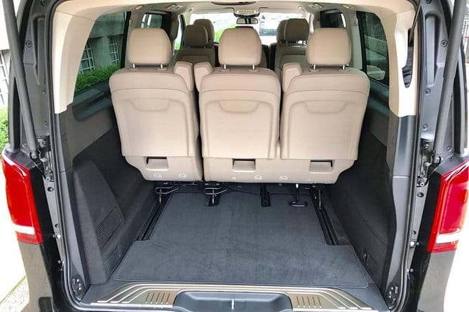 Chauffeur Limo Transfer Services from Heathrow Airport To London - Starting Your London Journey with Style and Ease