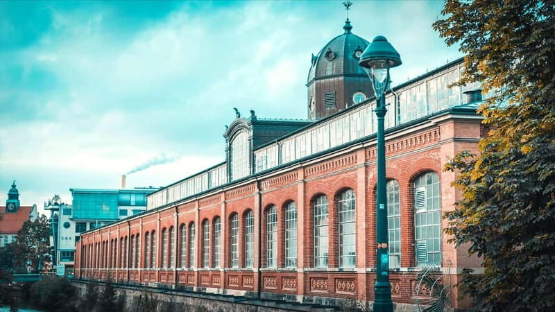 Chemnitz: Express Walk with a Local in 60 minutes - Starting Point: Setting the Stage at Theaterpl. 3