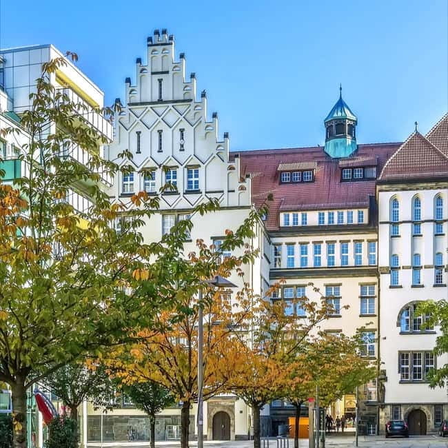 Chemnitz: Express Walk with a Local in 60 minutes - Why a Local Guide Matters