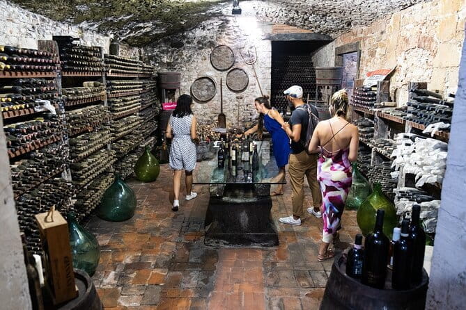 Chianti Wine Tour with 3 Wineries, Food Pairings and Tuscan Lunch - Food, Wine, and the Tuscan Lunch Experience