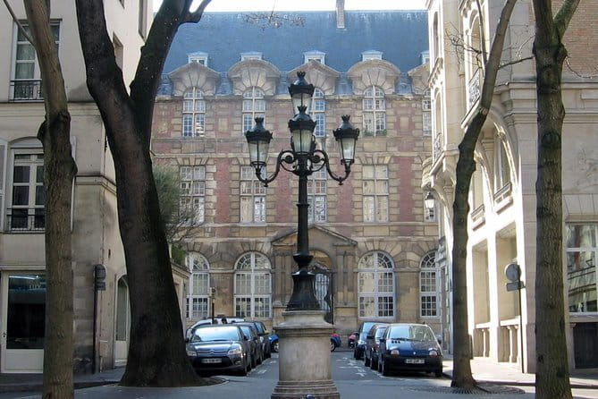Chic and Classic: Saint-Germain-des-Prés Lifestyle Walking Tour - Exploring the Heart of Saint-Germain-des-Prés